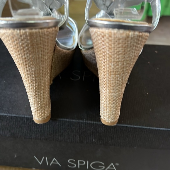 Charles by Charles David Silvertone Platform Wedge Sz 7 1/2 - Picture 10 of 15